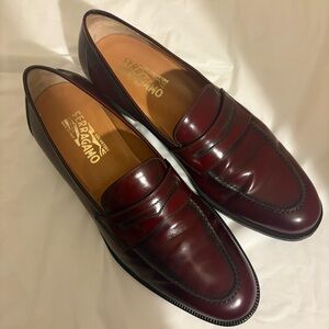 SALVATORE FERRAGAMO burgundy leather loafers